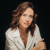 Lora Kelly