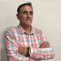 César F.