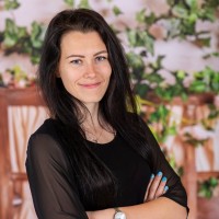 Katalin Holonics