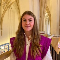 Yvette van den Bunder