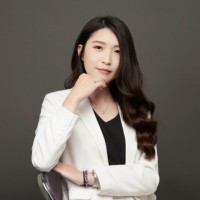 Vicky Lee