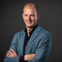Yuri Dzon