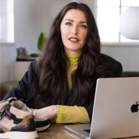 Janine van den Bosch