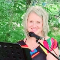 Vicki L H.