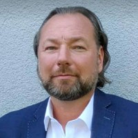Robert Holzer