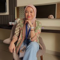 Riri Seftiani, Msi, Fsai, Aiis