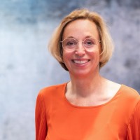 Carola Backes