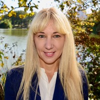 Larisa Boanta, Esq.