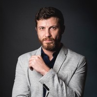 Alejandro Escohotado