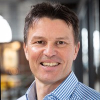 Dr. Andreas Renner