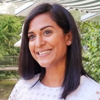 🌐 Florence Kichetama