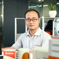 李洁伟