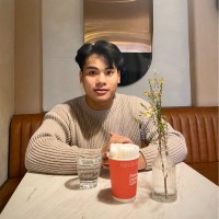 Duyệt Phạm Thế