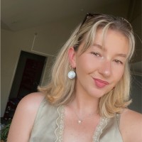 Holly Worth