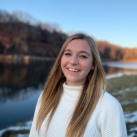 Julia Amick, Eit