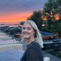 Nina Van Eck