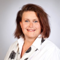 Yvonne Engel