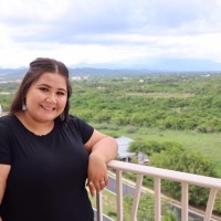 Valeria Flores