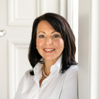 Nicola Gillespie Syme BA(Hons) Chartered MCSI DipPFS