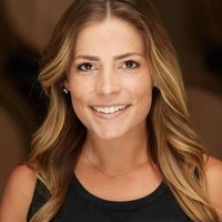 Julianne Holmes