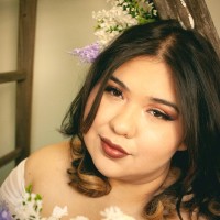 Lilly Flores