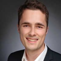 Dr. Lars Rademacher
