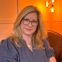 Susan Brett