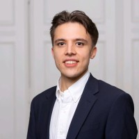 Niklas H.