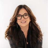 Lora Olenchek, Cfa