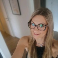 Sabine Holl