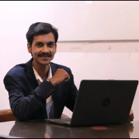 Mirza Shakeel (Peter Allen)