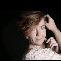 Angela Vredenburg