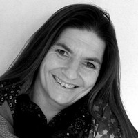 Angela Lenzer