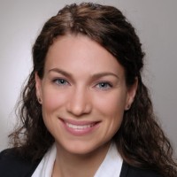 Dr. Julia Saar