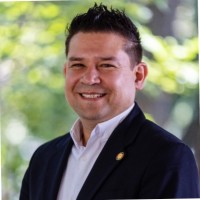 Víctor M.