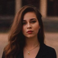Thaís Helena Almeida