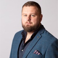 Chris Eyres