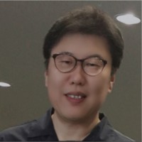 新行内和広