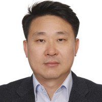 Kris Lee