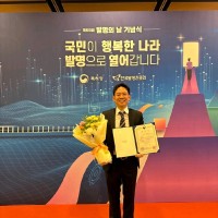 JIN SUNG LEE