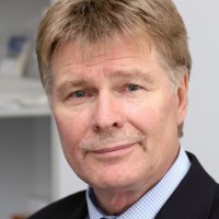 Dr. Ralf Bauer