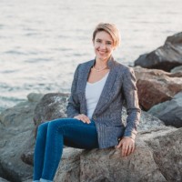 Holly McGlinn, CPCU, AU
