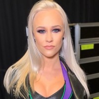 Olivia Hasler (Penelope Ford)