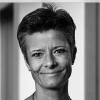 Lisbeth J Larsen