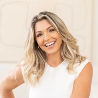 Kim Lyons