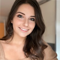 Jeanine Metaschk