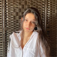 Abril López de Luzuriaga Comesaña