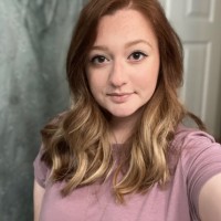 Caitlin Syrews, Bsha