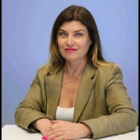 Лариса Попова