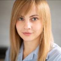 Dr. Charis Neuerburg